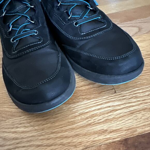 SAS SPORTY WOMEN’s SZ 9 M BLACK tennis Shoe Woth Blue Soles - 107 - Picture 3 of 16